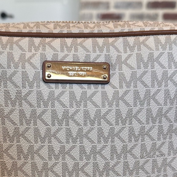 Michael Kors Cream and Tan Crossbody Bag - Picture 2 of 10